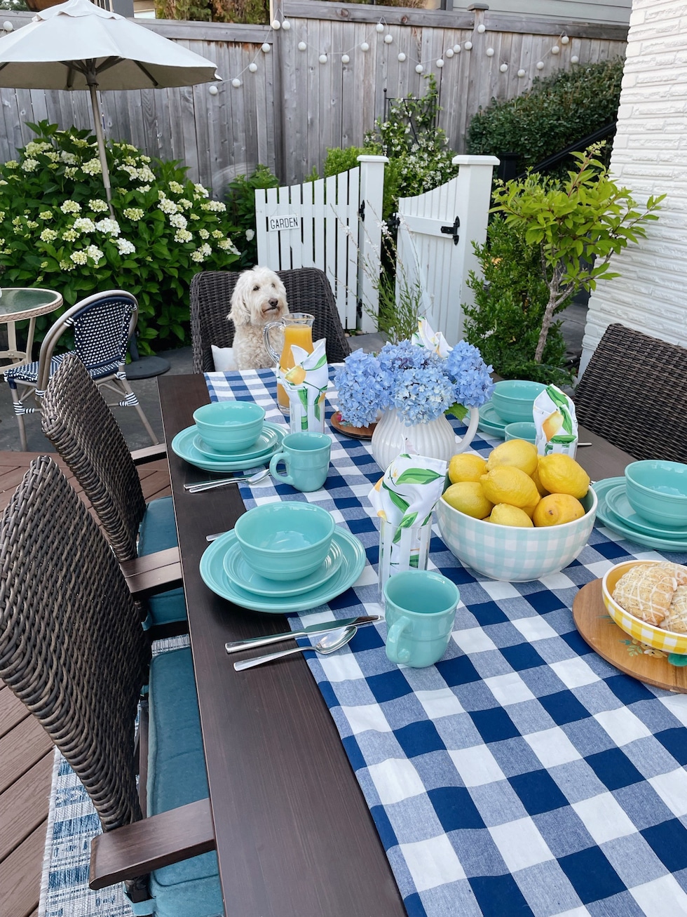 How to Set a Cheerful Summer Table