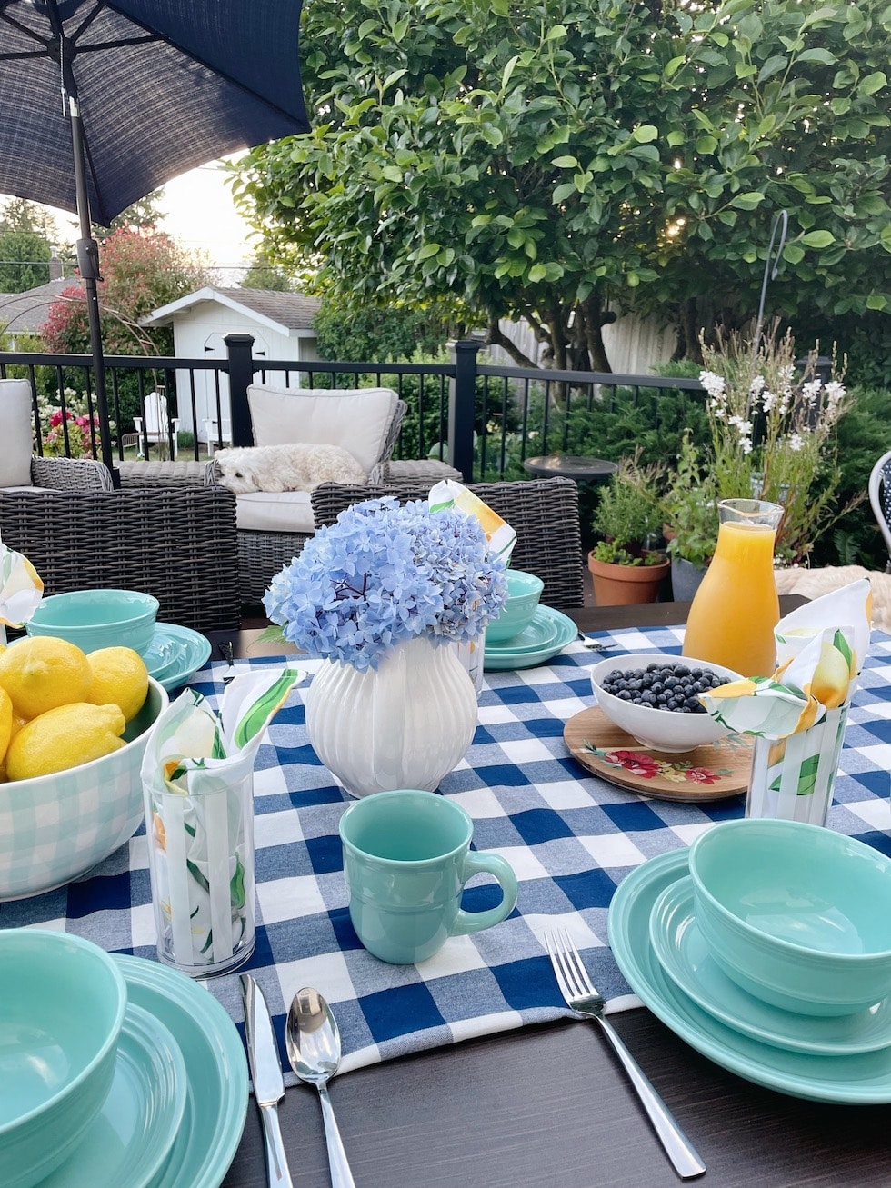 How to Set a Cheerful Summer Table