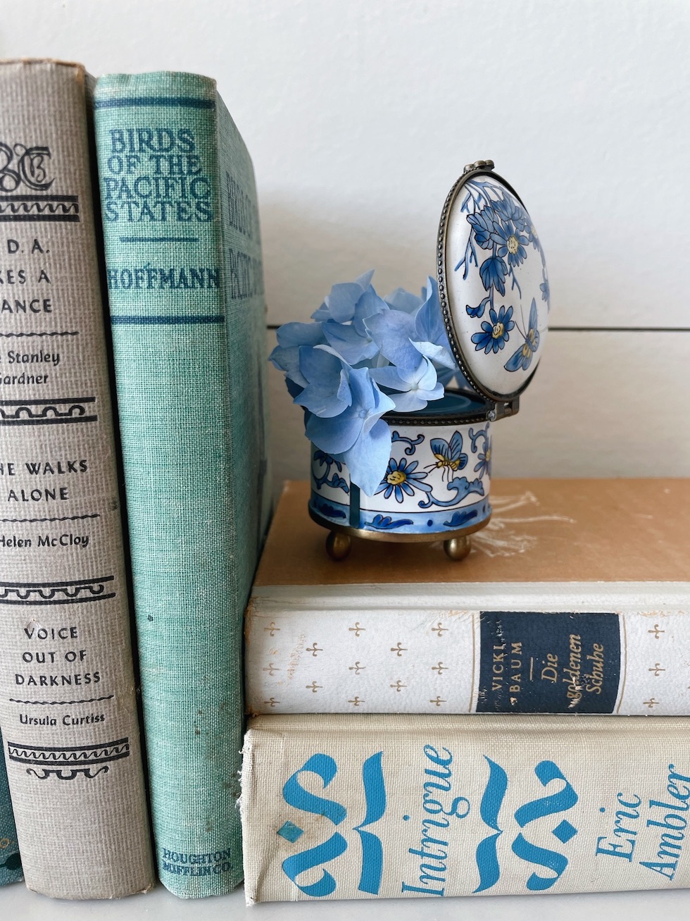 Tiny Bouquets in Small Repurposed Vases