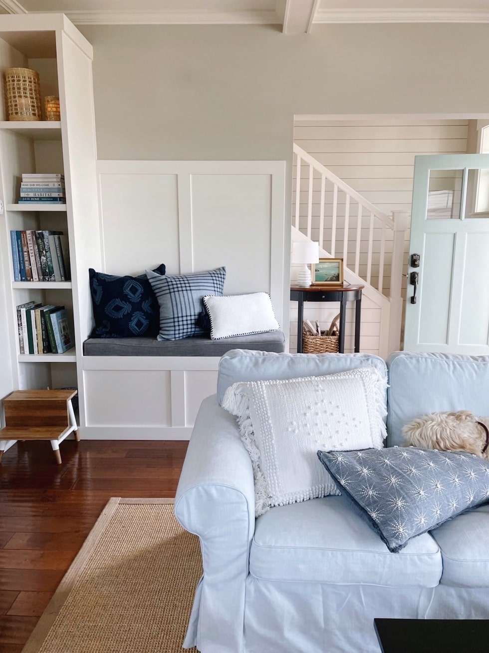 https://theinspiredroom.net/wp-content/uploads/2021/10/coastal-design-living-room-built-in-bench-bookshelf-the-inspired-room-serena-lily.jpg