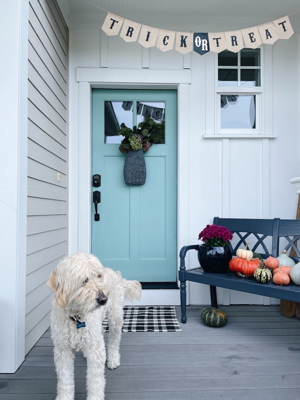 Simple Halloween Porch + Small Space Seasonal Decorating Tips