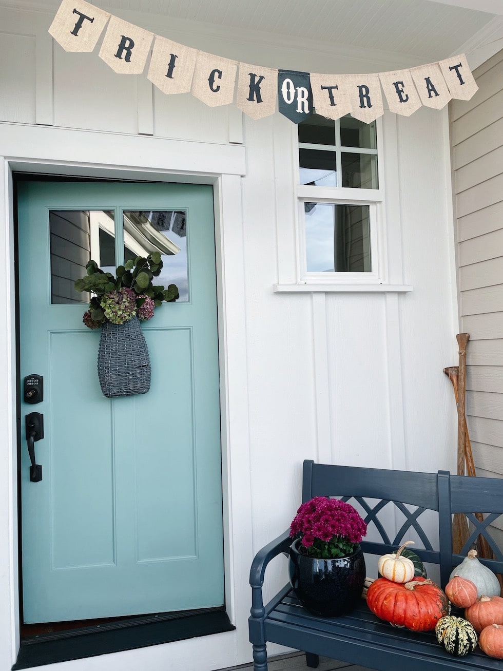 Simple Halloween Porch + Small Space Seasonal Decorating Tips