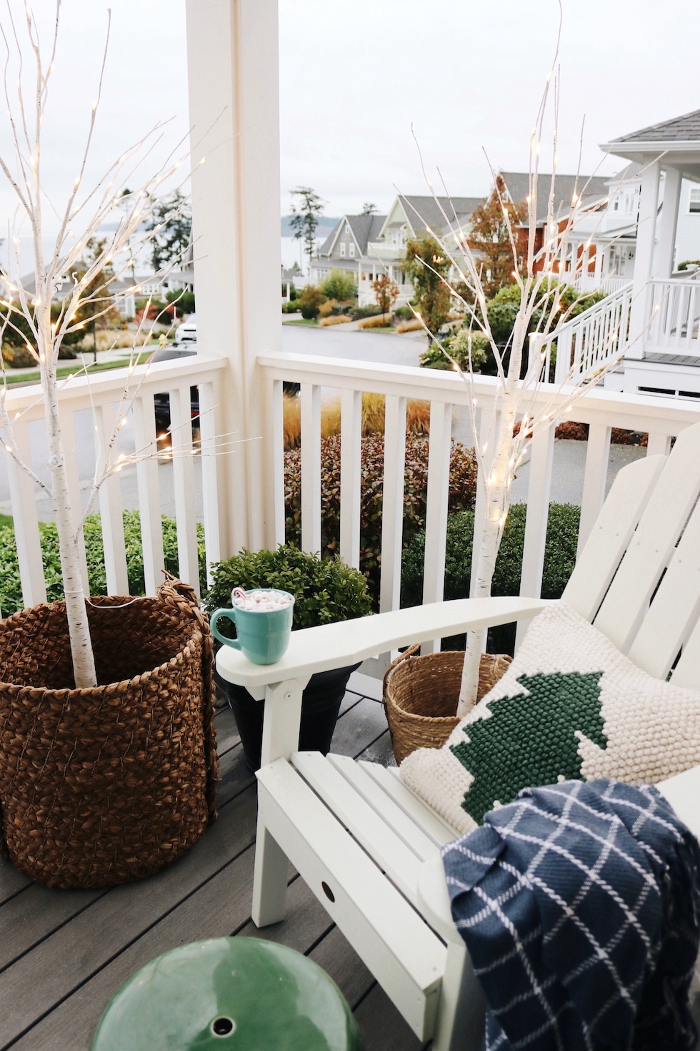 A Simple Winter Front Porch (+ My Method for Christmas Decorating that Won't Feel Overwhelming)