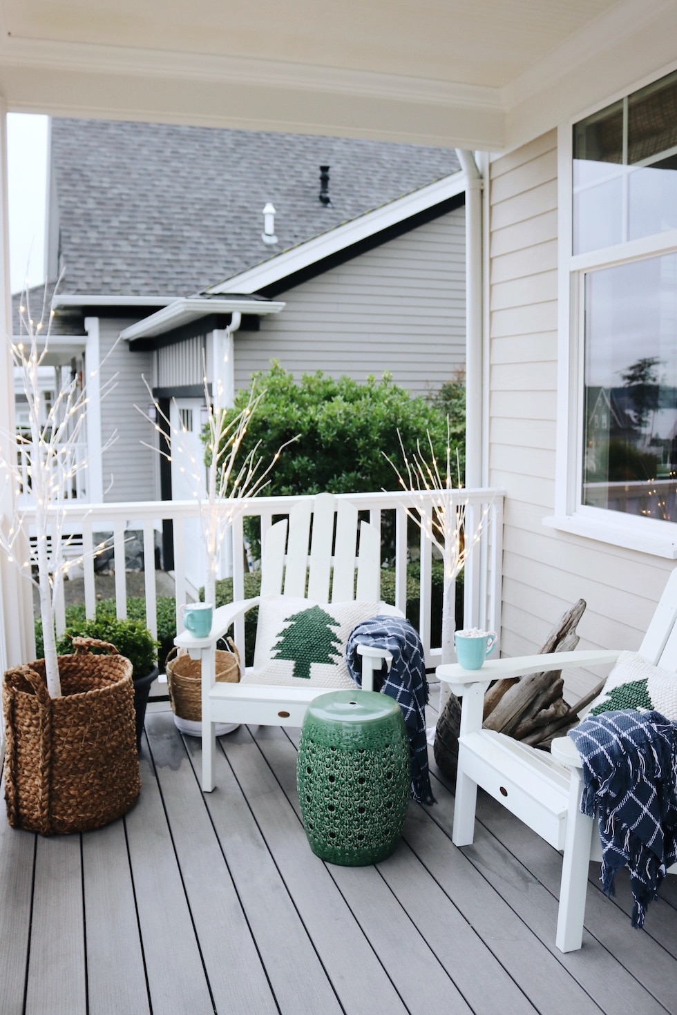 A Simple Winter Front Porch (+ My Method for Christmas Decorating that Won't Feel Overwhelming)