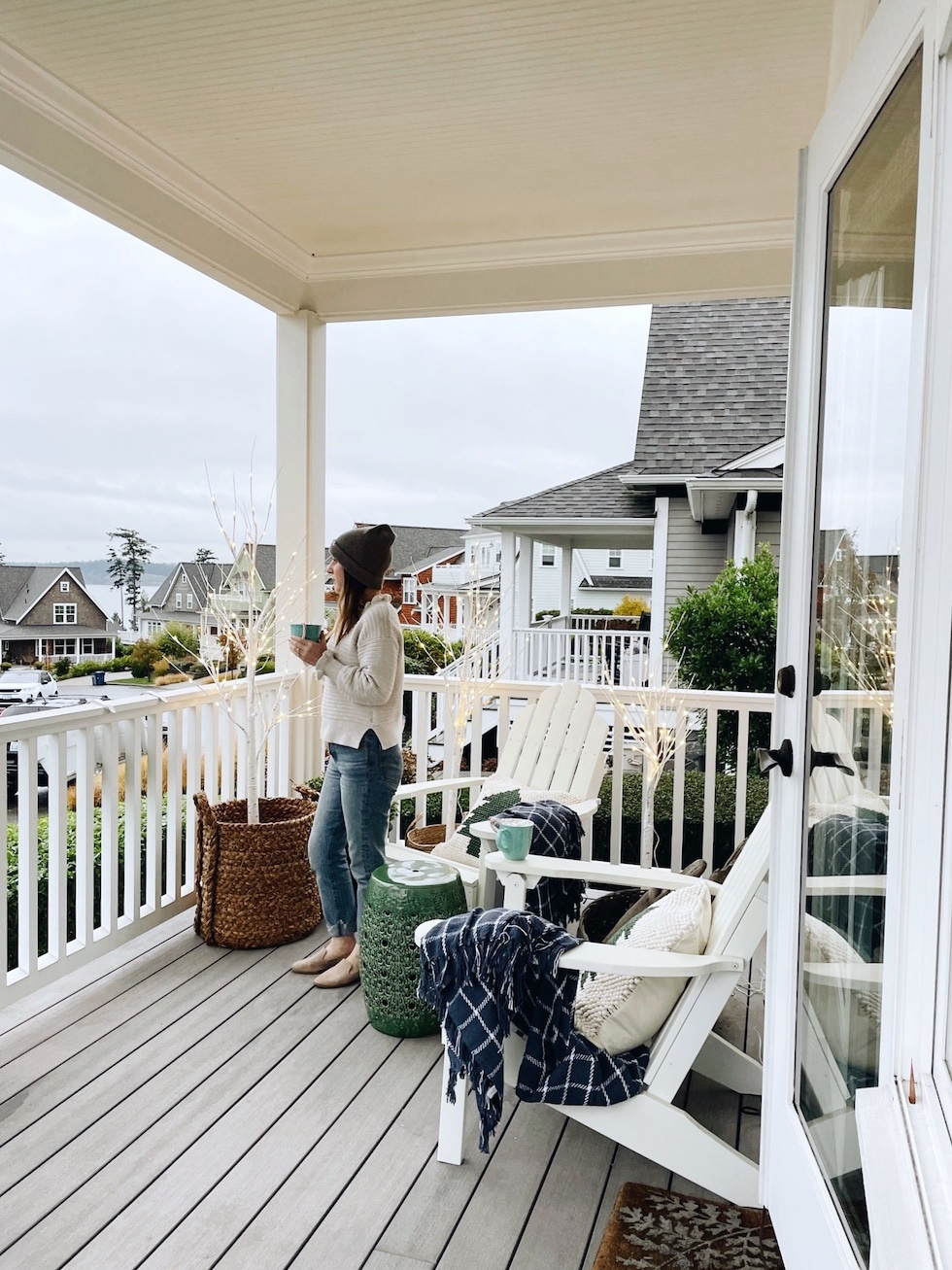 A Simple Winter Front Porch (+ My Method for Christmas Decorating that Won't Feel Overwhelming)