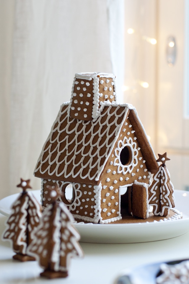 Pretty Gingerbread House Inspiration (and Family Activity!)
