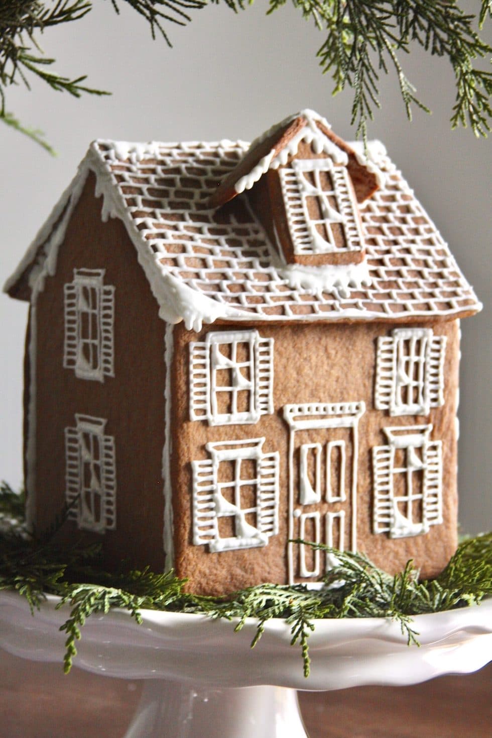 Pretty Gingerbread House Inspiration (and Family Activity!)