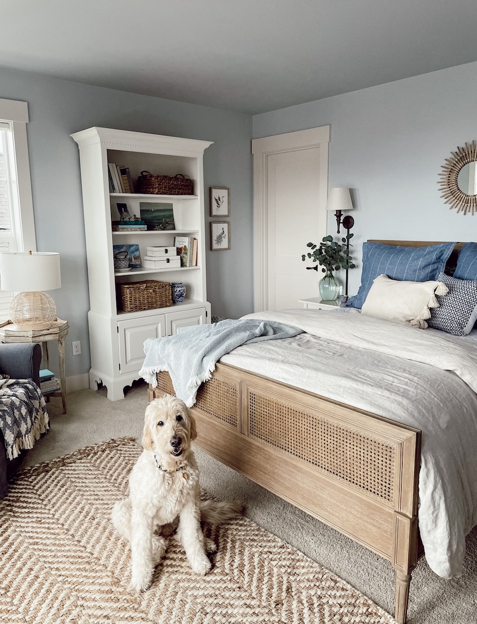 blue and white bedroom decor