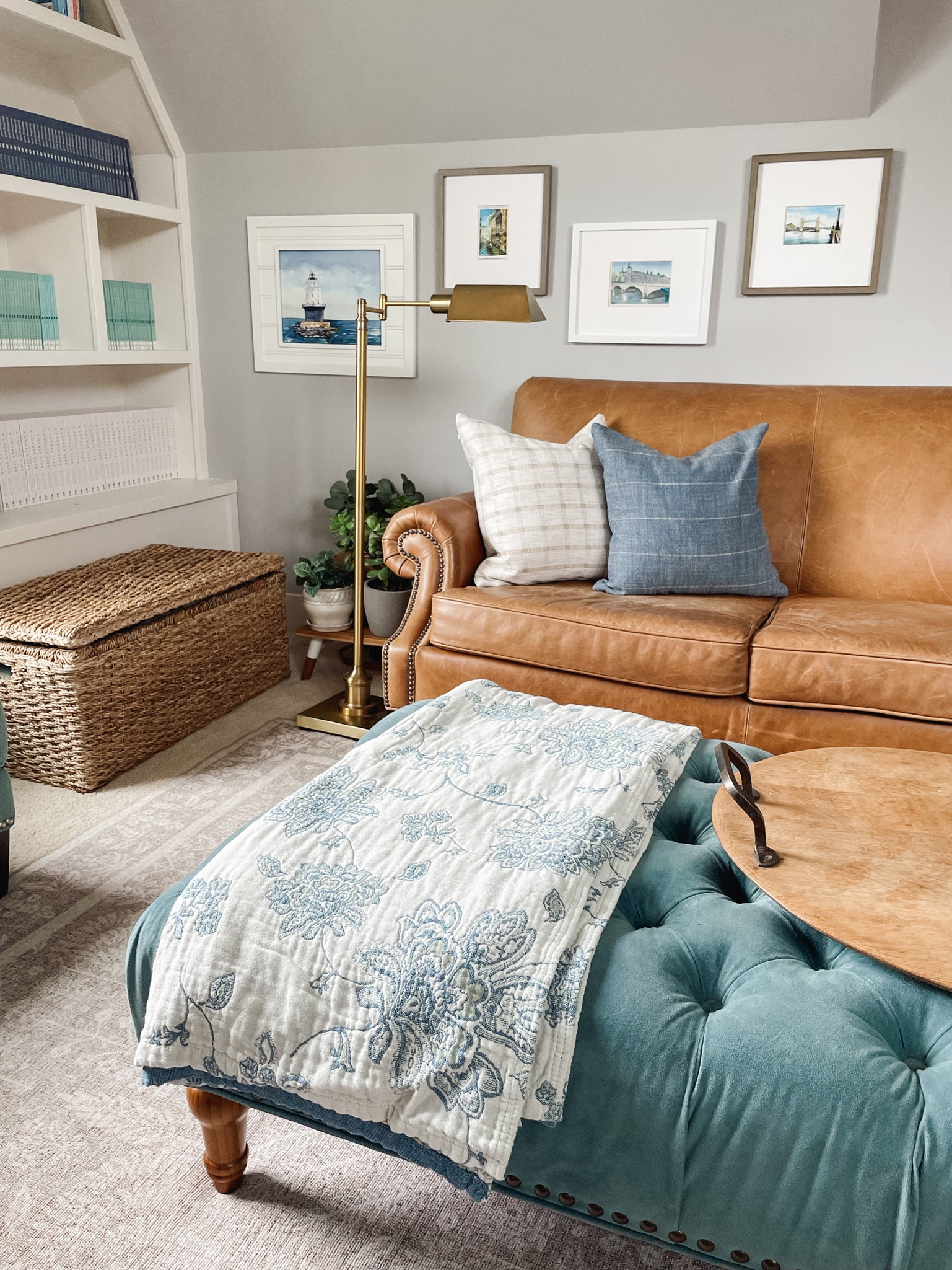 Throw Pillows & Blankets To Accent A Brown Couch 