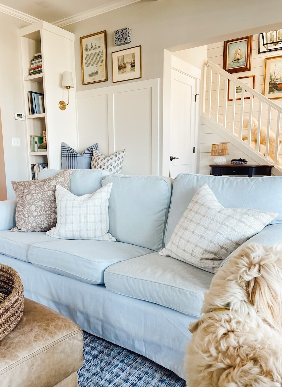 How to Pick Decorative Pillows That Go Together (5 tips on style