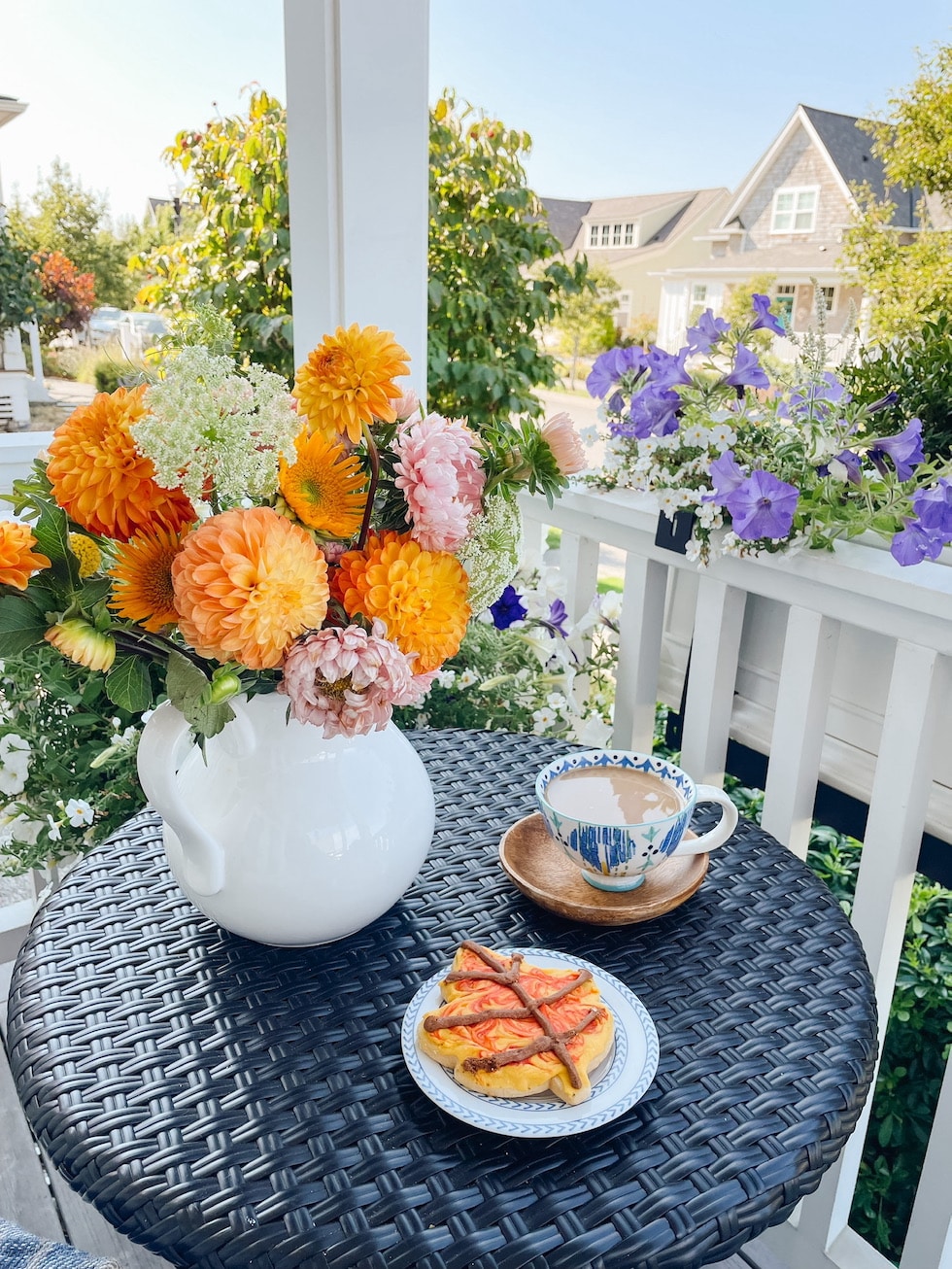 https://theinspiredroom.net/wp-content/uploads/2022/09/coffee-fall-porch-the-inspired-room.jpg