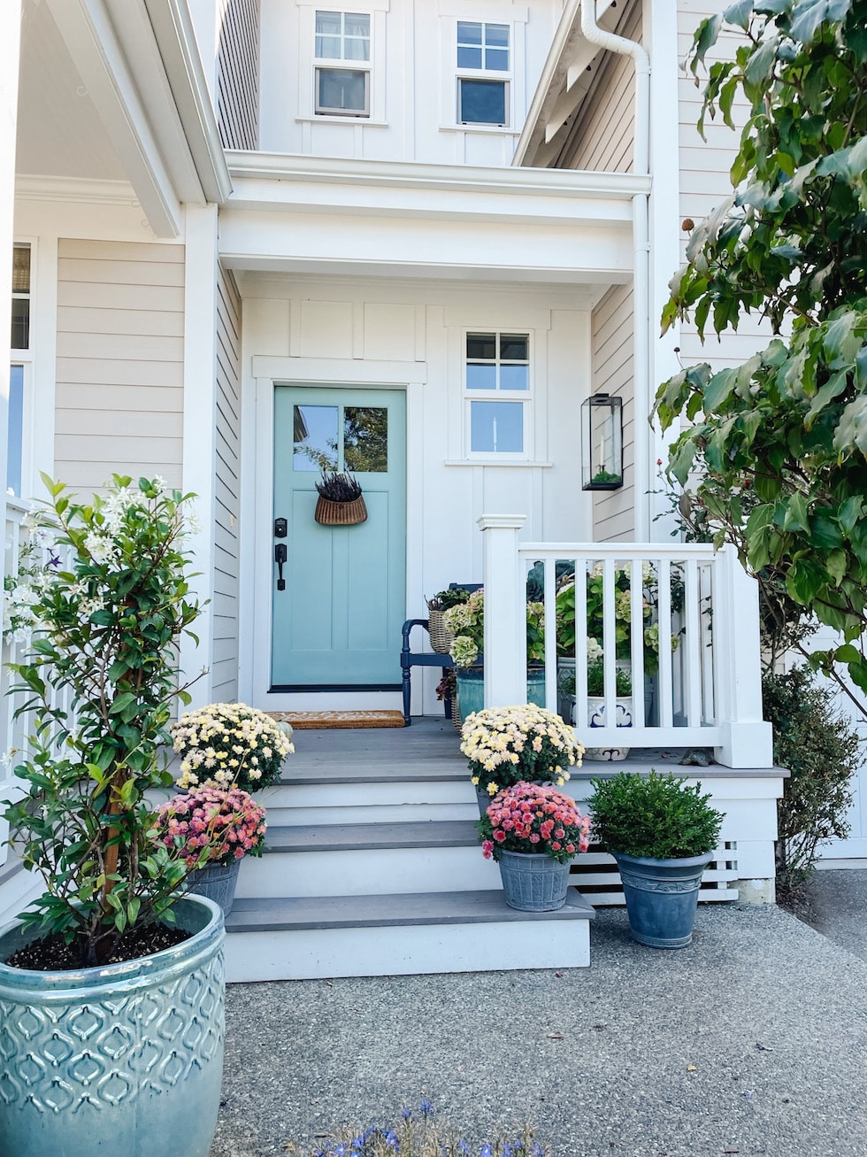 Our Fall Front Porch 2022 (and the lantern is back!)