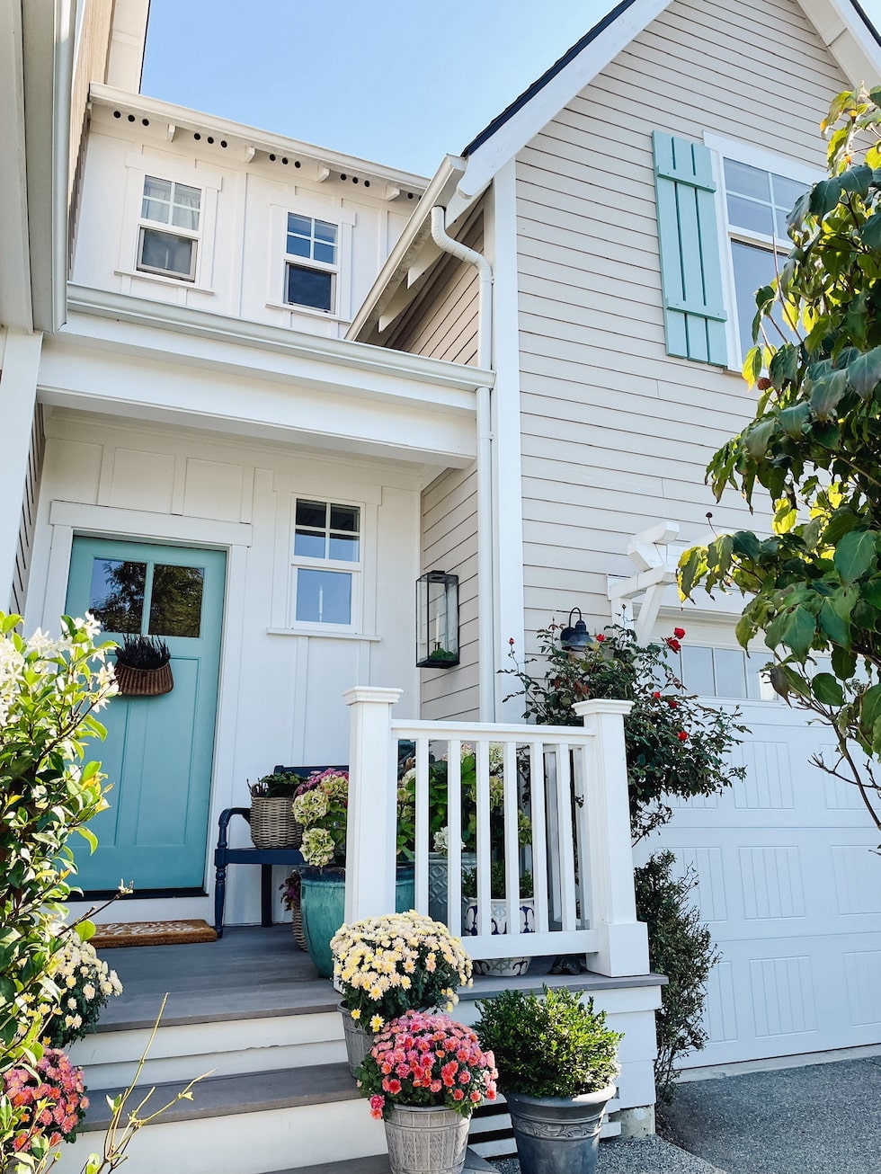 Our Fall Front Porch 2022 (and the lantern is back!)