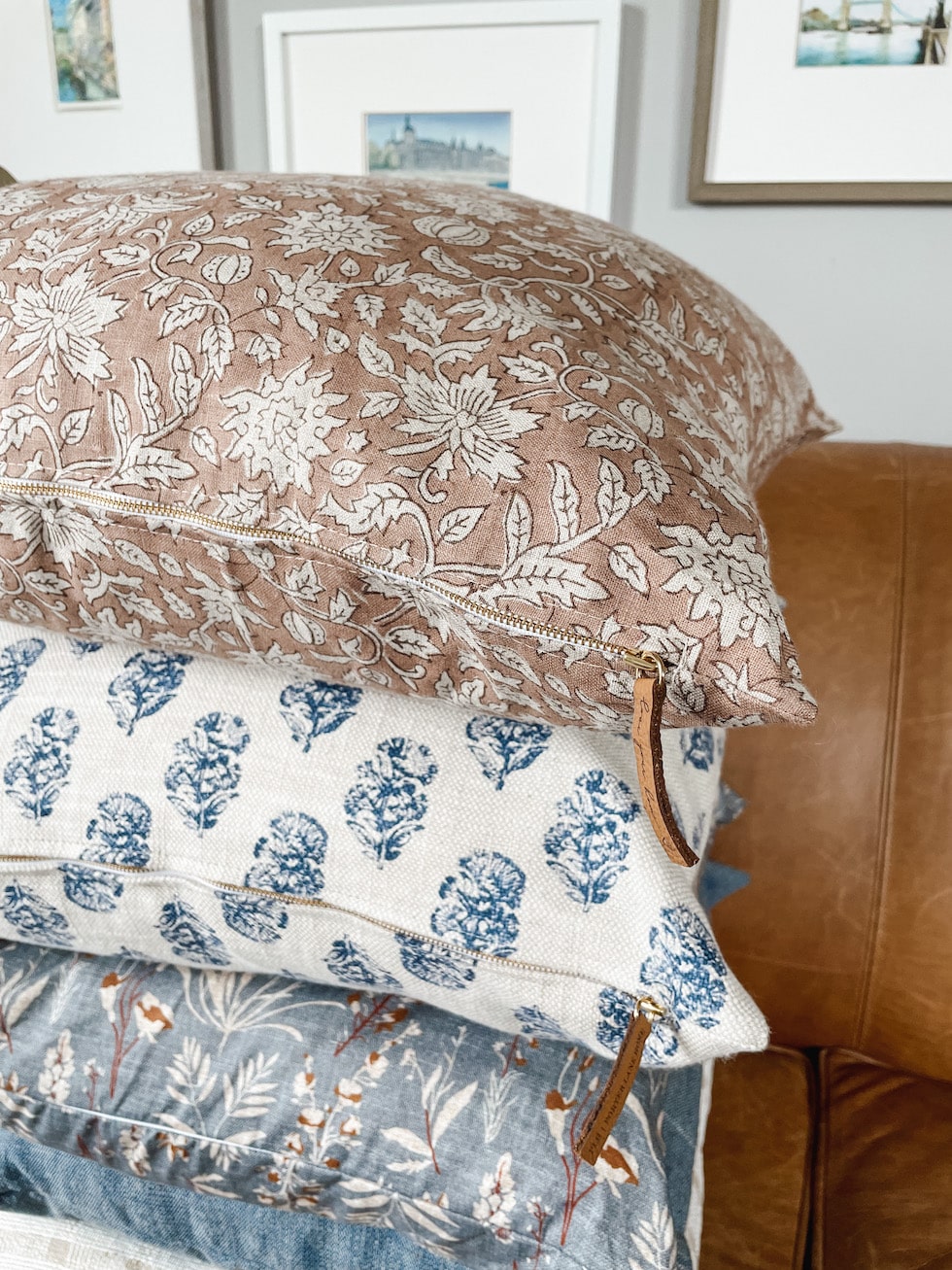 How to Pick Decorative Pillows That Go Together (5 tips on style