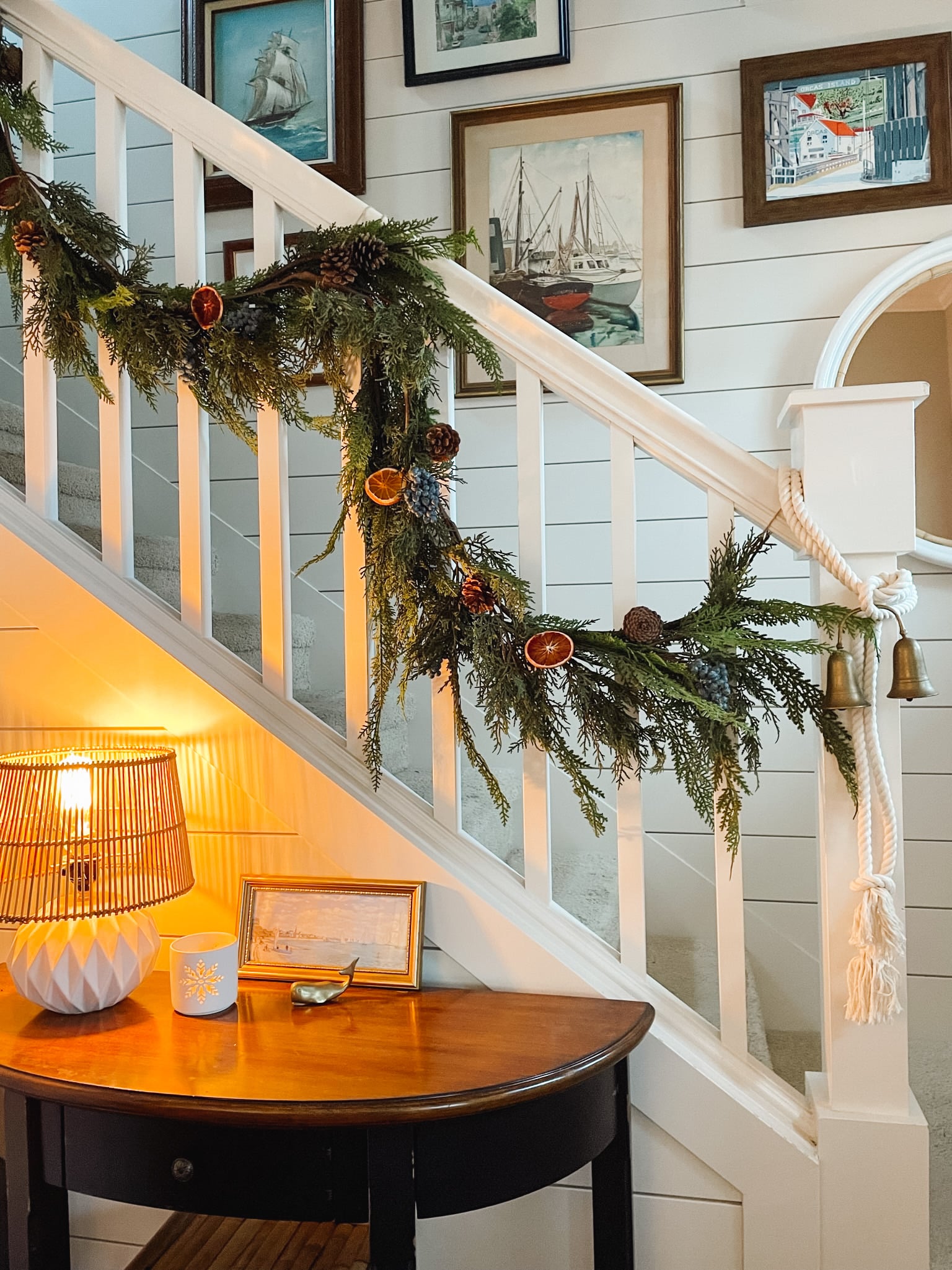 Christmas Lights Decorations to Brighten Up Your Holiday! | Christmas  Celebrations | Christmas garland on stairs, Christmas staircase, Christmas  garland