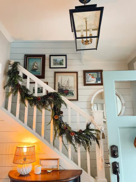 how to make christmas garland look more full and festive for the staircase