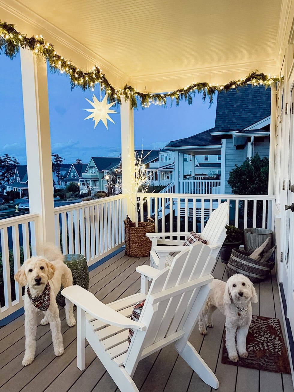 Moravian Star Tradition sur notre porche (4 raisons pour lesquelles nous les aimons !)