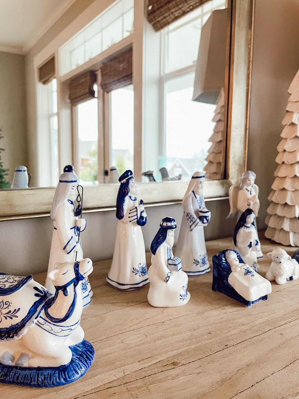 Meaningful Christmas: Our Blue and White Nativity Set