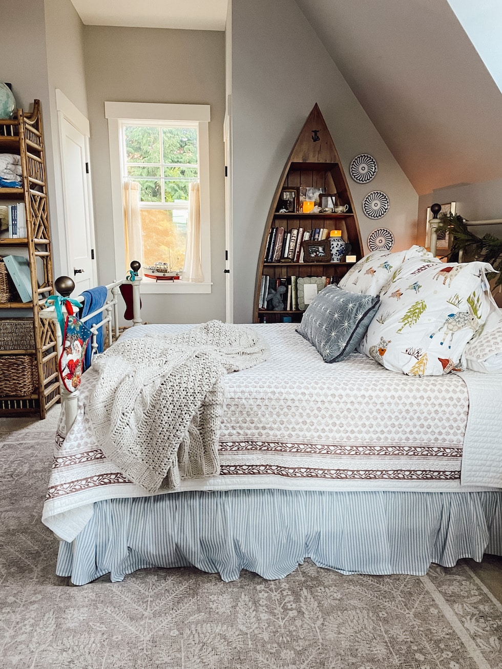 Whimsical Winter Bed for Guests: Little Bits of Progress in The Snug