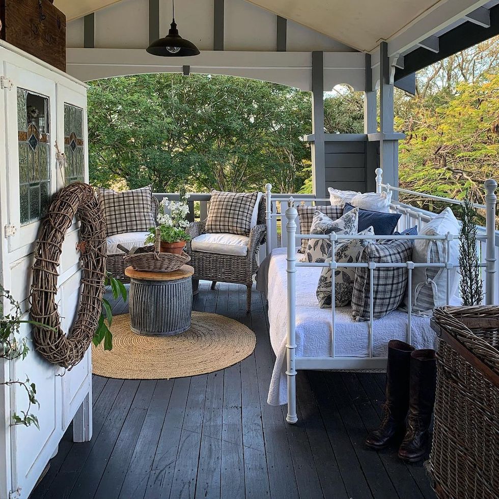 5 Inviting Outdoor Spaces: Sunday Strolls & Scrolls
