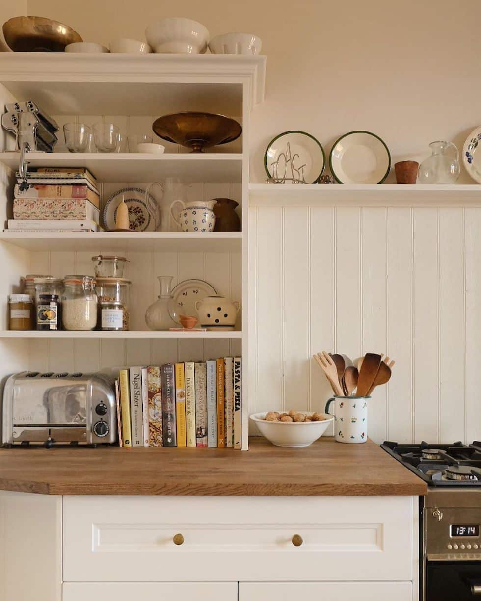 Kitchen Open Shelf Styling: Sunday Strolls & Scrolls