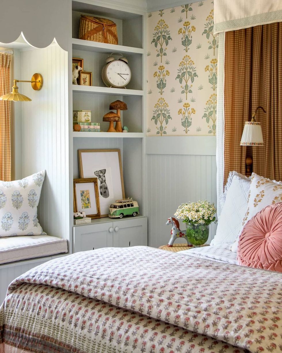 5 Lovely Rooms with Wallpaper: Sunday Strolls & Scrolls