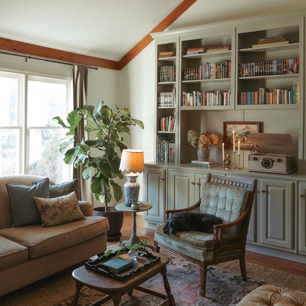 Cozy Library Nooks and Bookshelves: Sunday Strolls & Scrolls