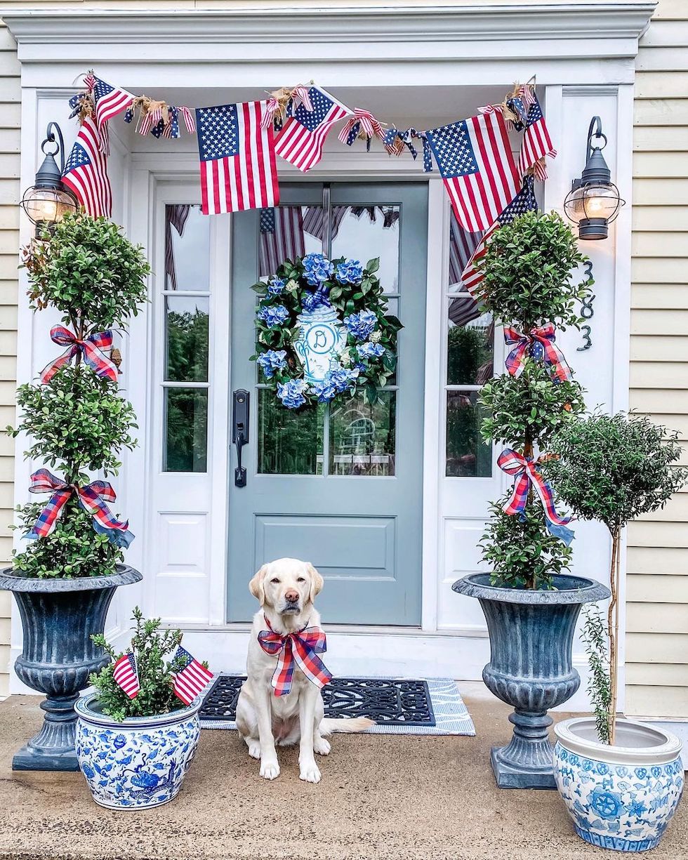 Patriotic Decor and Memorial Day Weekend: Sunday Strolls & Scrolls
