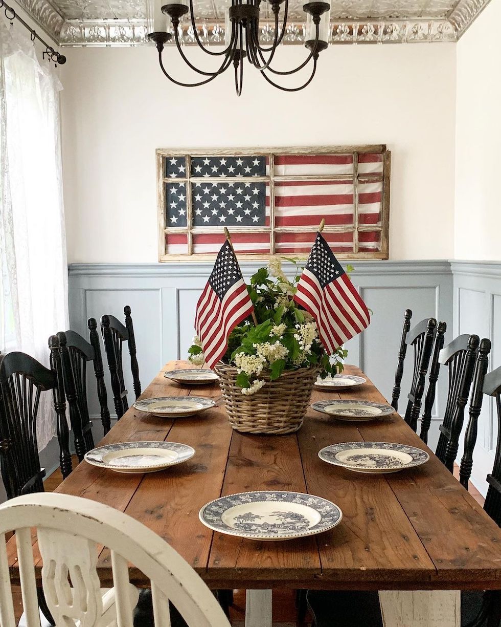 Patriotic Decor and Memorial Day Weekend: Sunday Strolls & Scrolls