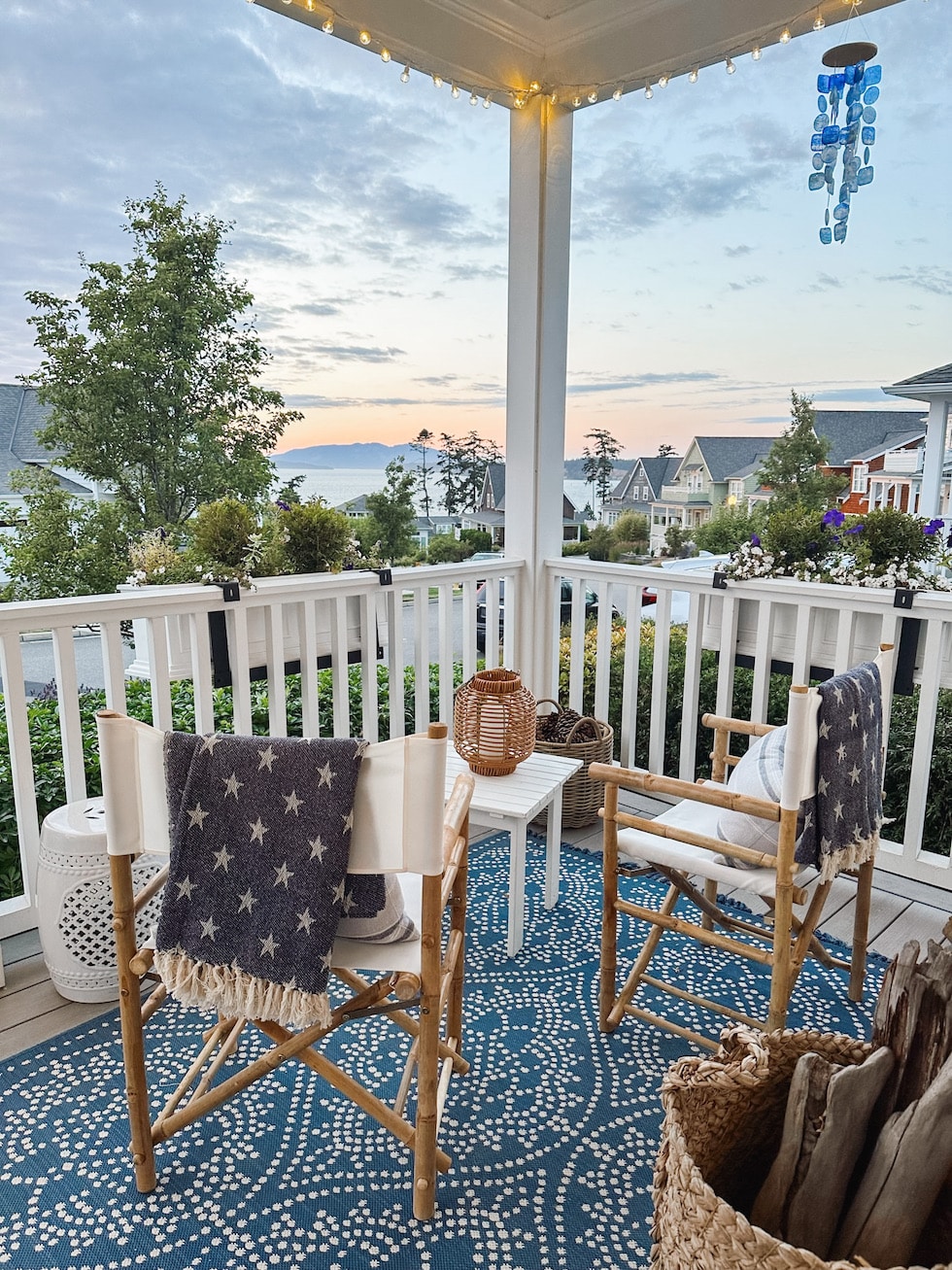 Small Space Coastal Decorating: Bamboo Folding Chairs + Tray Tables!