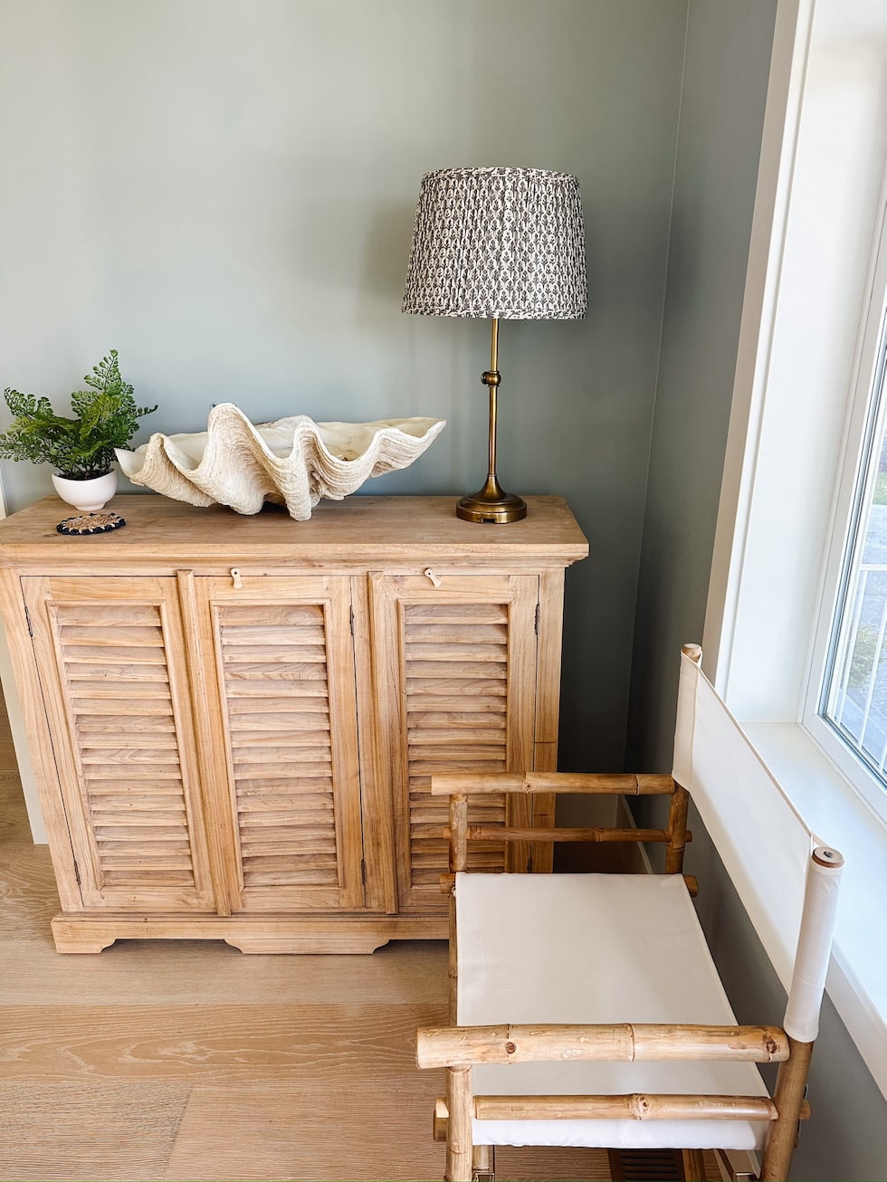 Small Space Coastal Decorating: Bamboo Folding Chairs + Tray Tables!