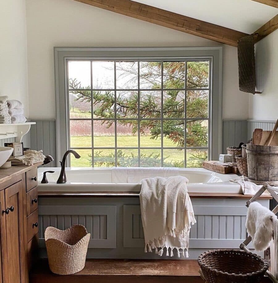 5 Lovely Bathrooms: Sunday Strolls & Scrolls