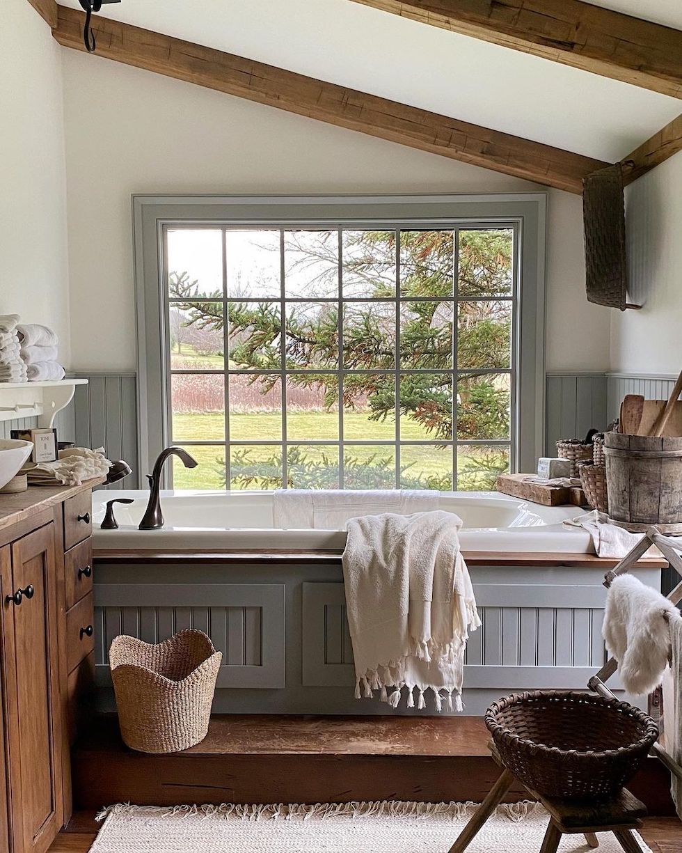 5 Lovely Bathrooms: Sunday Strolls & Scrolls