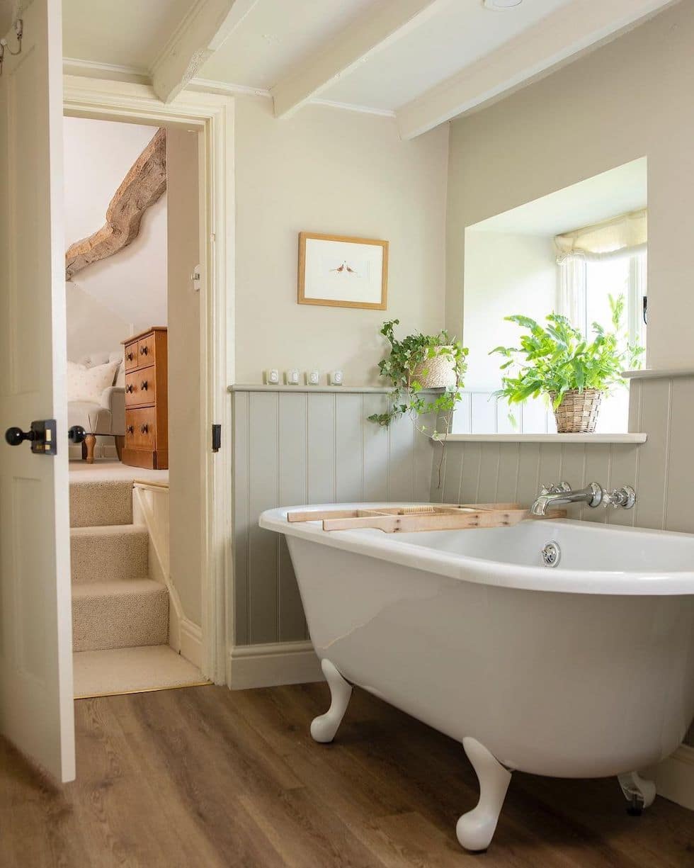 5 Lovely Bathrooms: Sunday Strolls & Scrolls