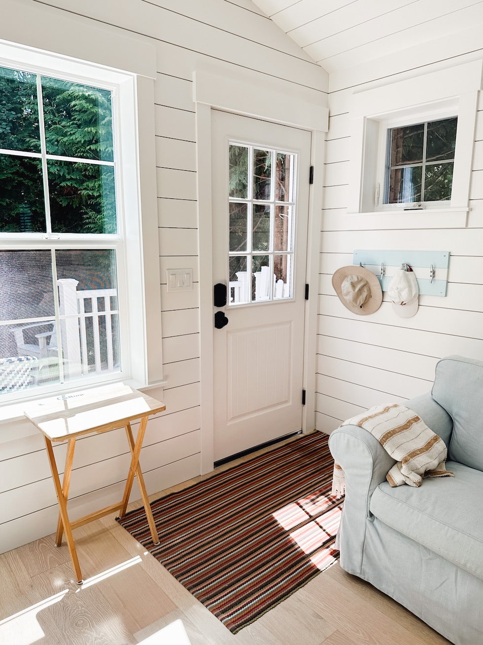 Small Space Coastal Decorating: Bamboo Folding Chairs + Tray Tables!