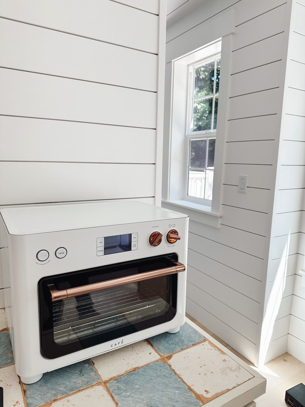 https://theinspiredroom.net/wp-content/uploads/2023/07/tiny-cottage-cafe-appliances-toaster-oven-the-inspired-room.jpg