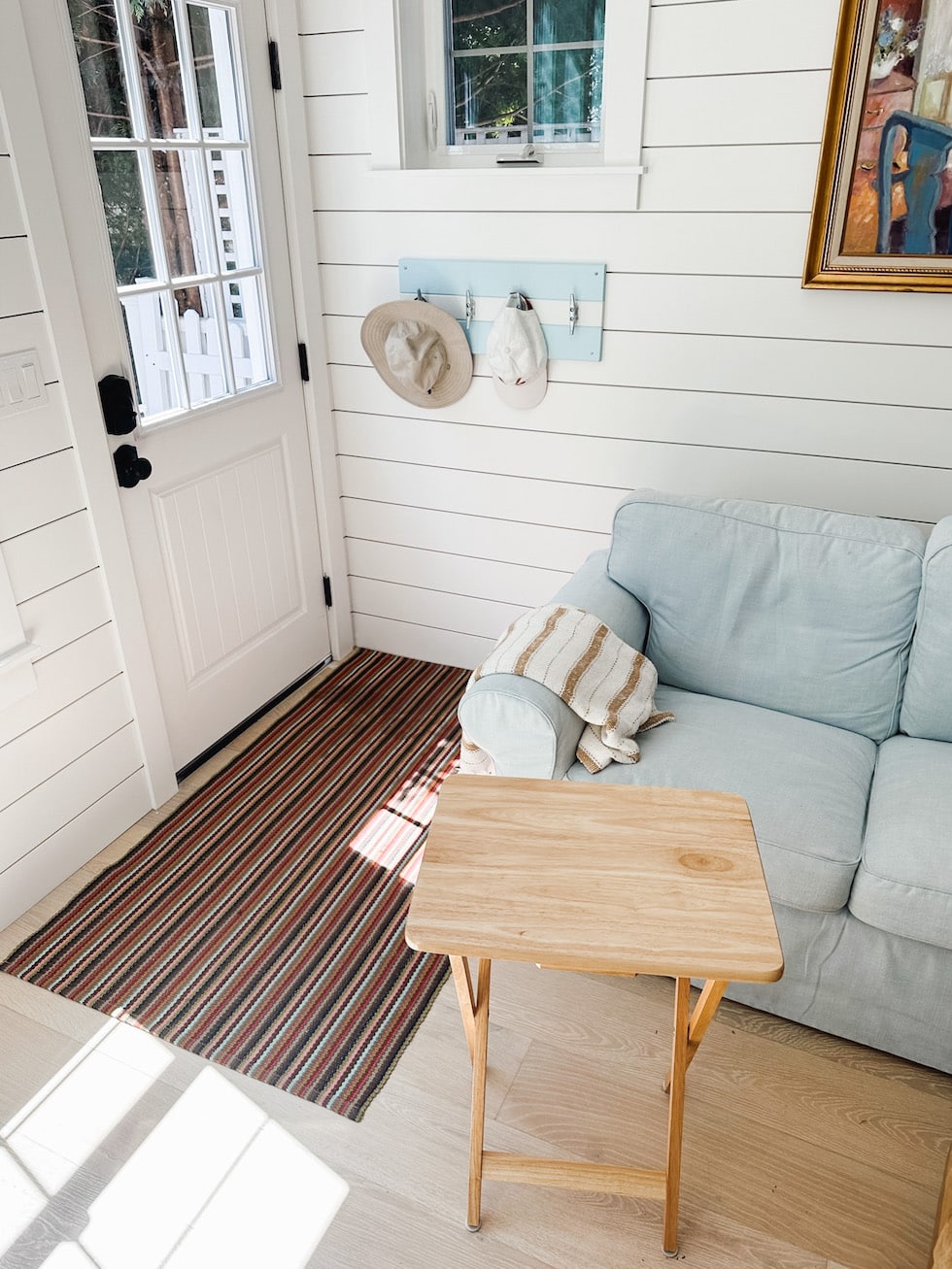 Small Space Coastal Decorating: Bamboo Folding Chairs + Tray Tables!