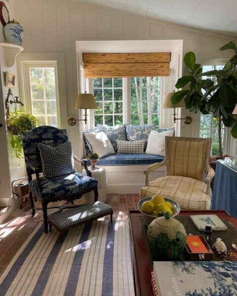 Blue and White Rooms: Sunday Strolls and Scrolls - The Inspired Room