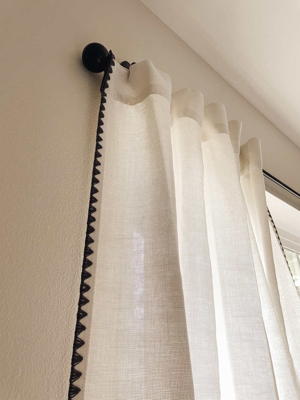 How to Hang Curtains with Command Hooks (Renter Friendly Hack!)
