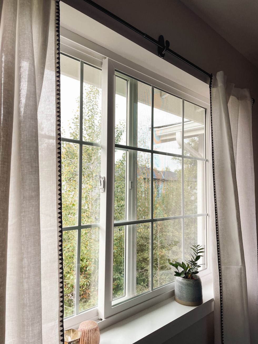 How to Hang Curtains with Command Hooks Renter Friendly Hack The Inspired Room