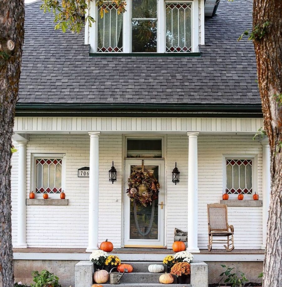 5 Beautiful Fall Porches: Sunday Strolls & Scrolls