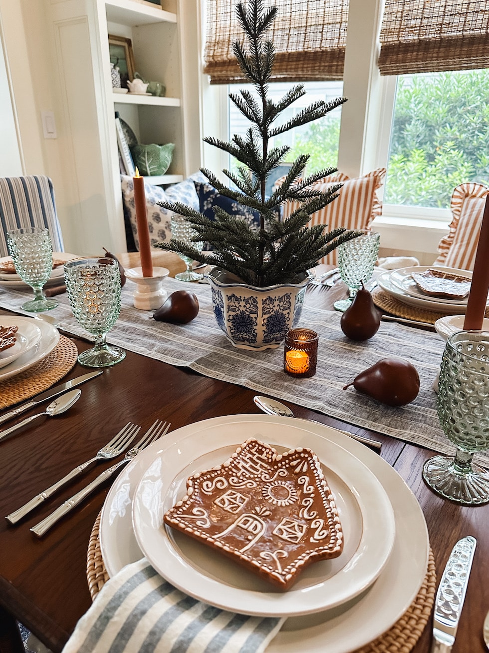 A Simple Christmas and Winter Table in Our Dining Nook