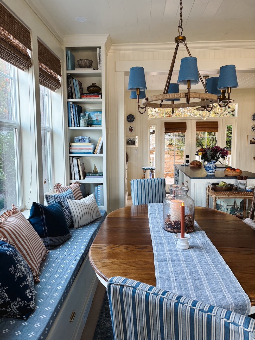 Long Beach Bungalow Mudroom with Blue Striped Jute Rugs - Cottage