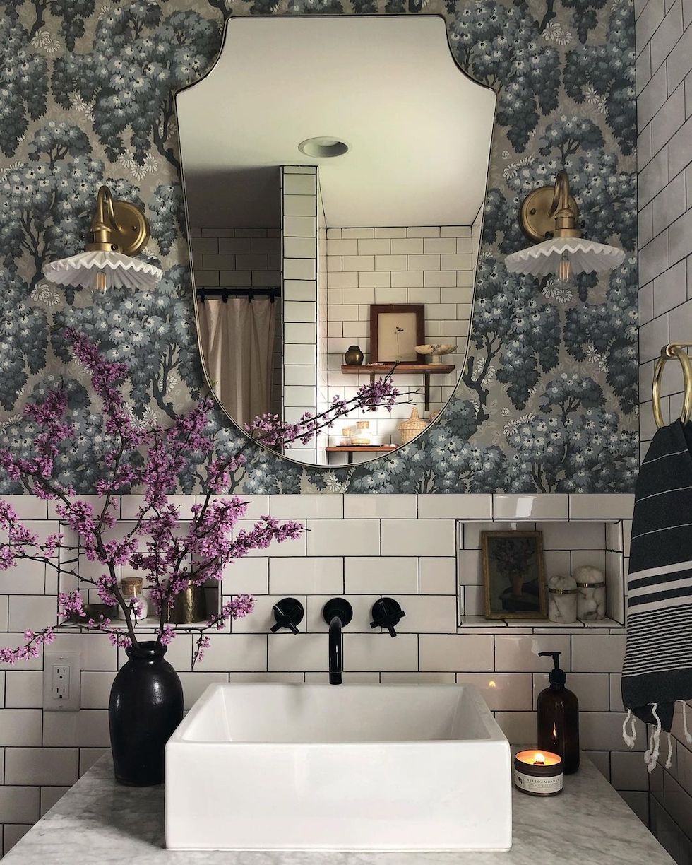 Bathroom Design Inspiration: 5 Pretty Bathrooms (Sunday Strolls & Scrolls)