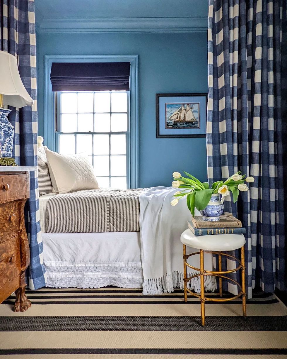 Charming Bed Nooks + Small Bedrooms: Sunday Strolls & Scrolls