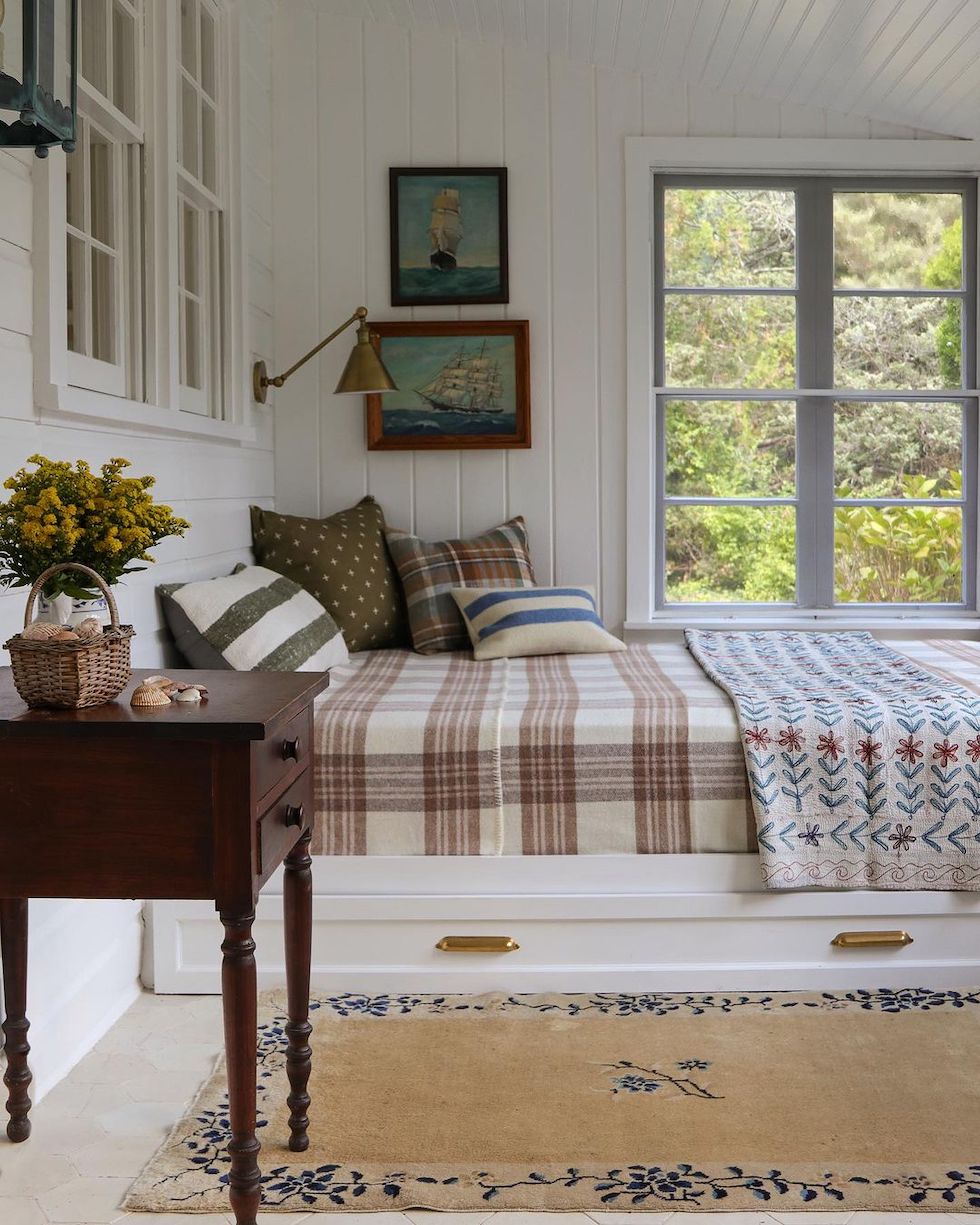 5 Charming Bed Nooks + Small Bedrooms: Sunday Strolls & Scrolls