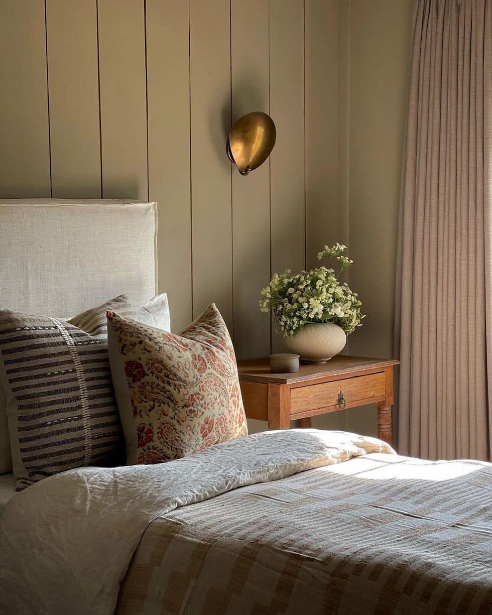 Charming Bed Nooks + Small Bedrooms: Sunday Strolls & Scrolls