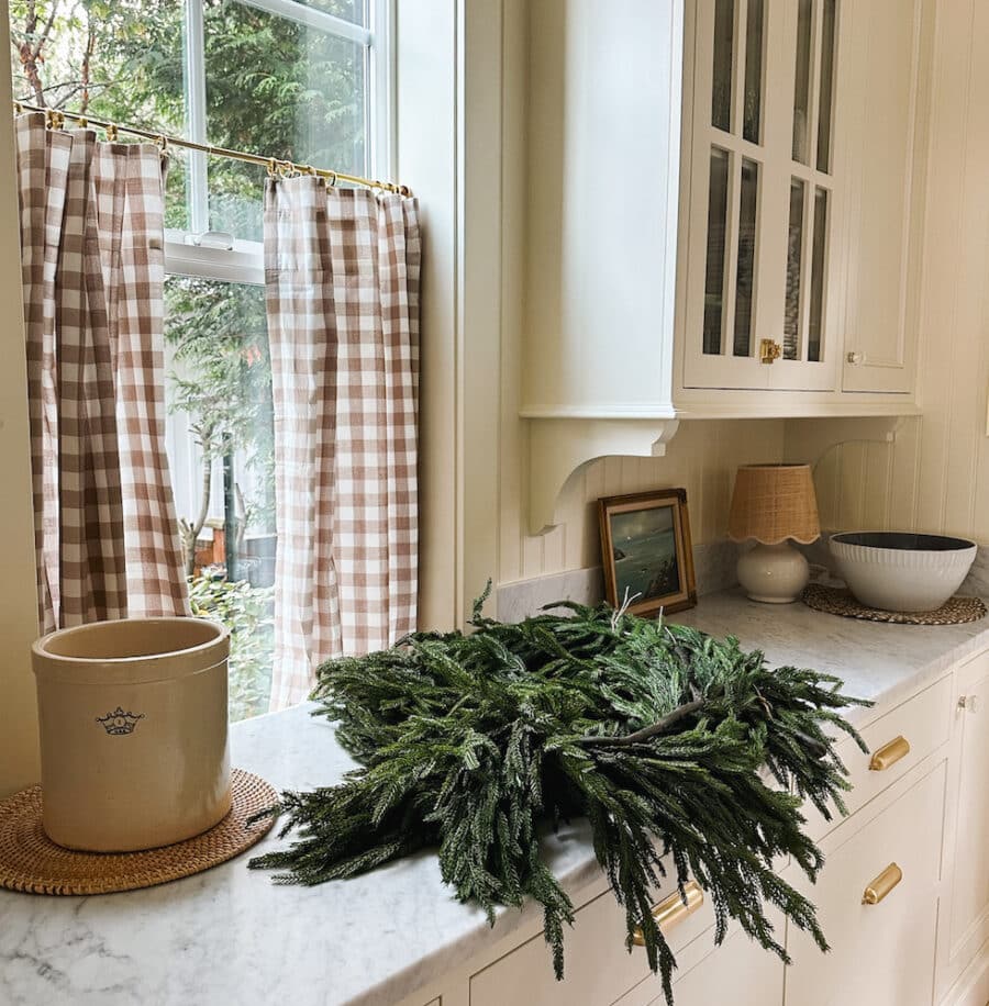 My two favorite faux Christmas garlands (+ tips for greenery and garland)