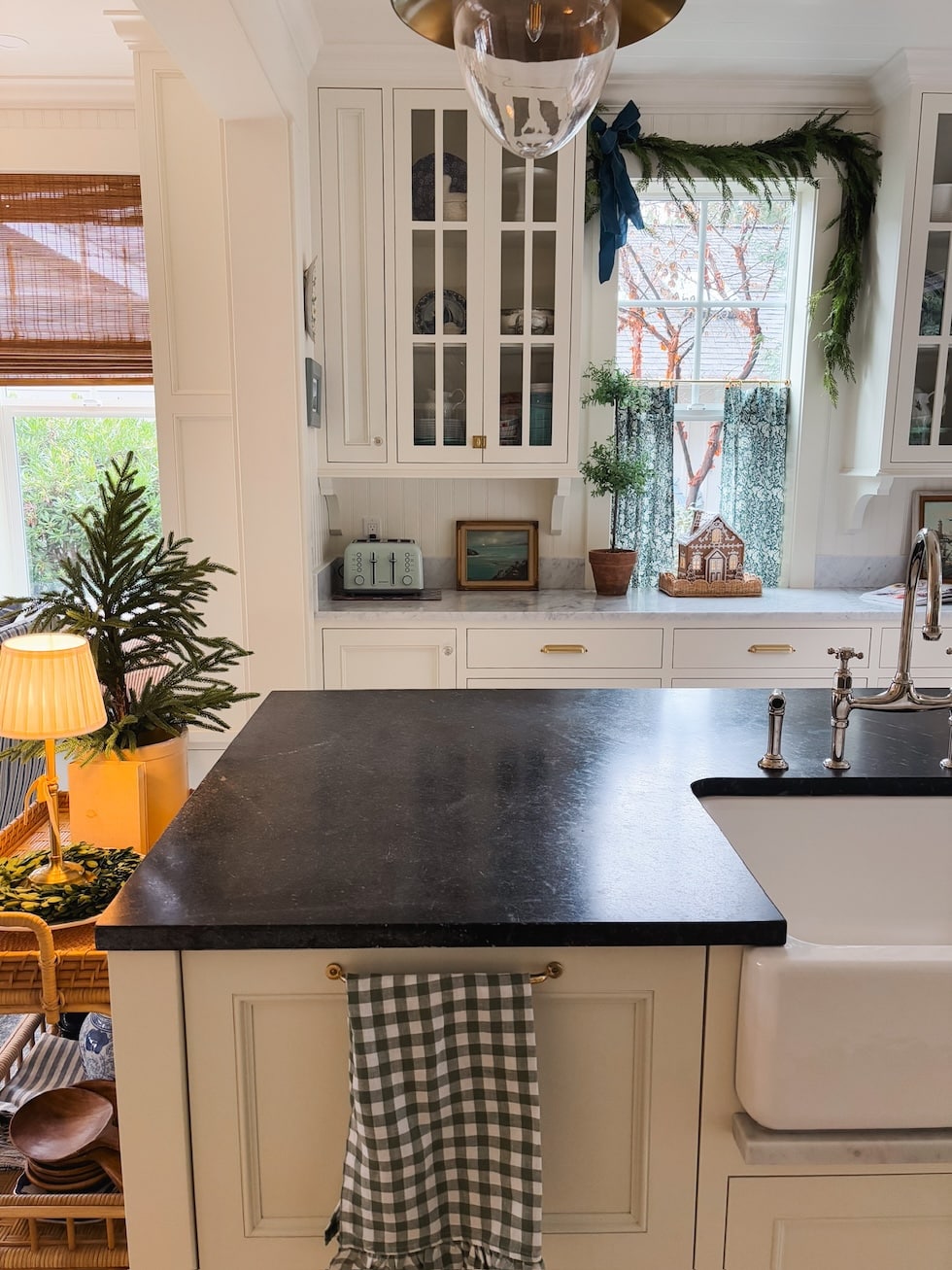 coastal cottage christmas decorating kitchen soapstone counters the inspired room