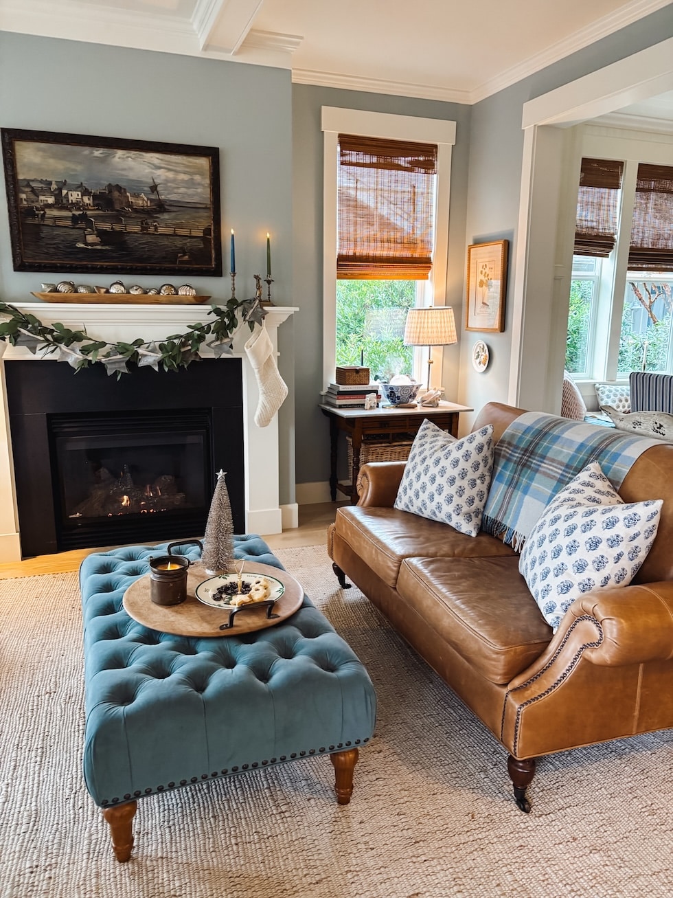 cozy coastal cottage living room christmas decorating the inspired room